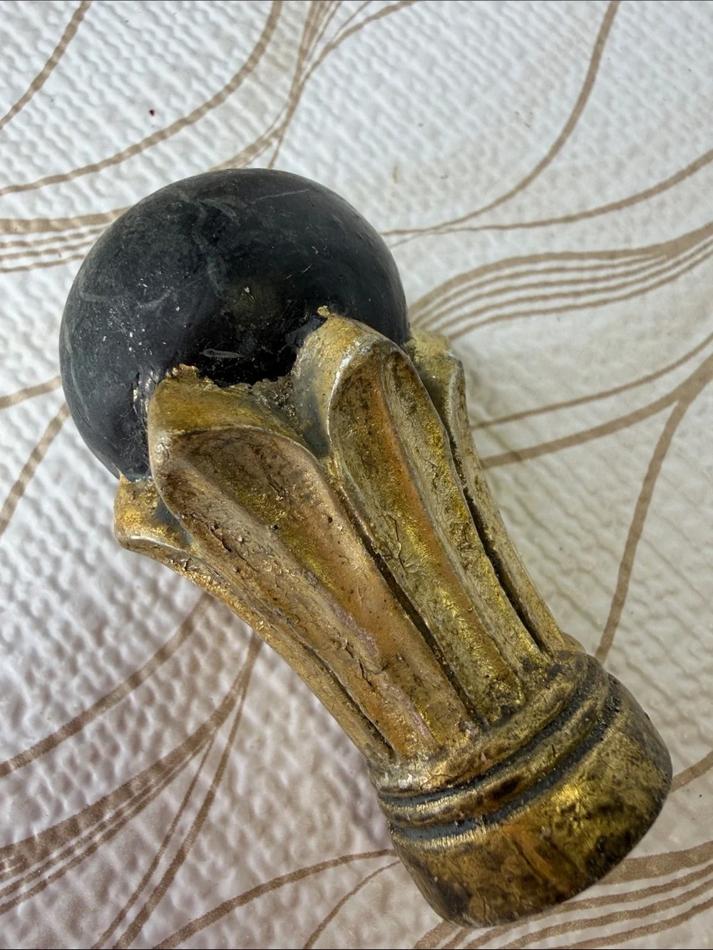 Source Unknown Gold-Tone Lamp Finial with Black Spheres